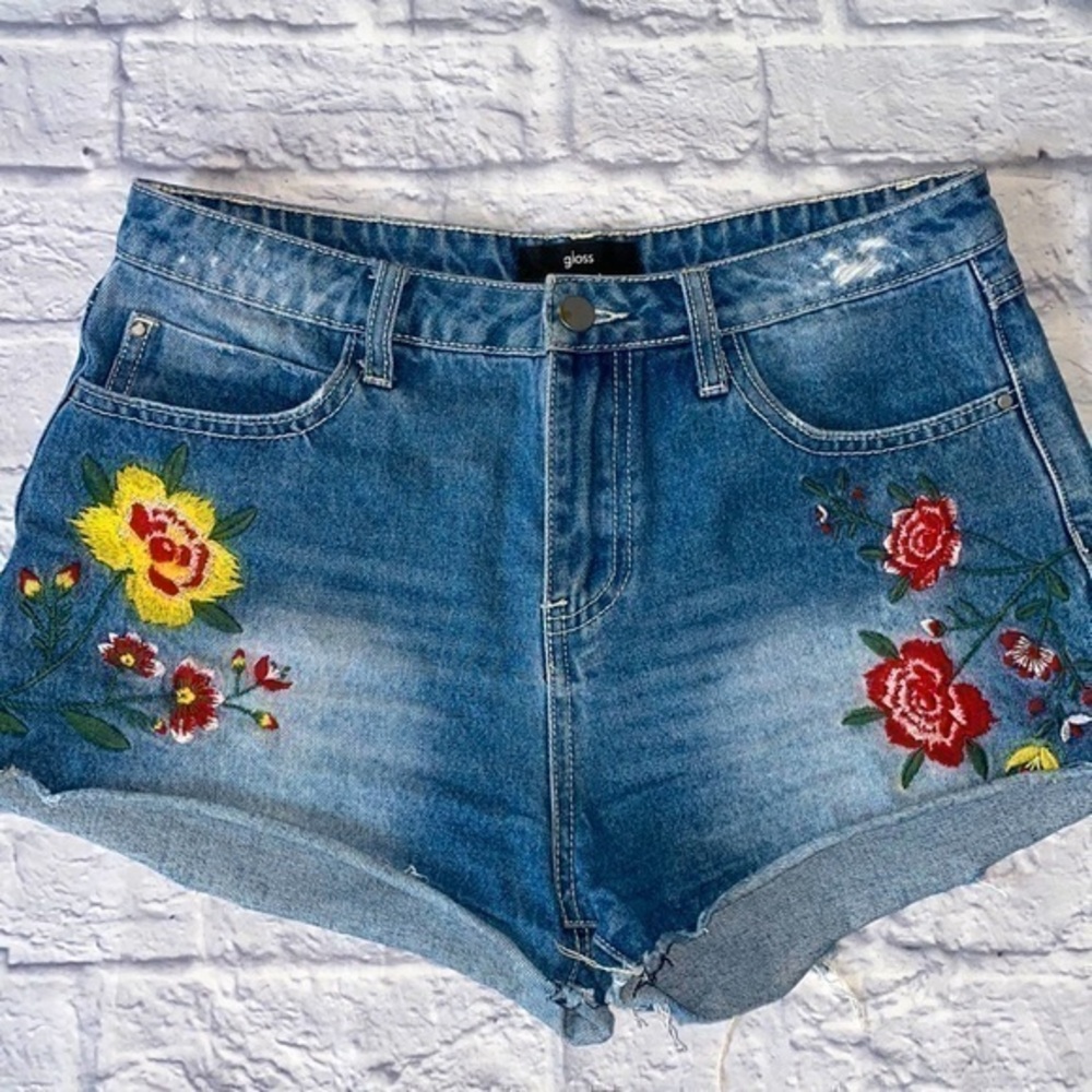 Gloss Boho Floral Embroidered Distressed Frayed Denim Jean Shorts